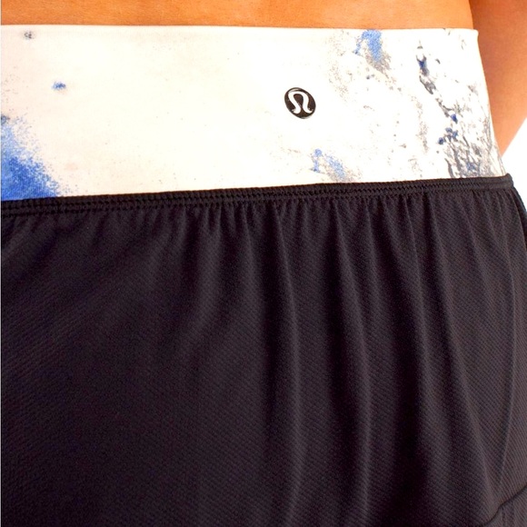 BNWOT Lululemon Breath Of Fire Skirt
Black / Milky Way Multi Print.
Size 4. - Picture 7 of 8